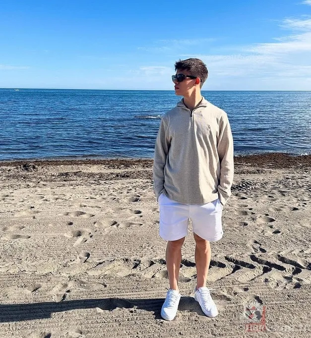 Arda Güler sevgilisiyle Bodrum'da! Böyle görüntülendiler... 3