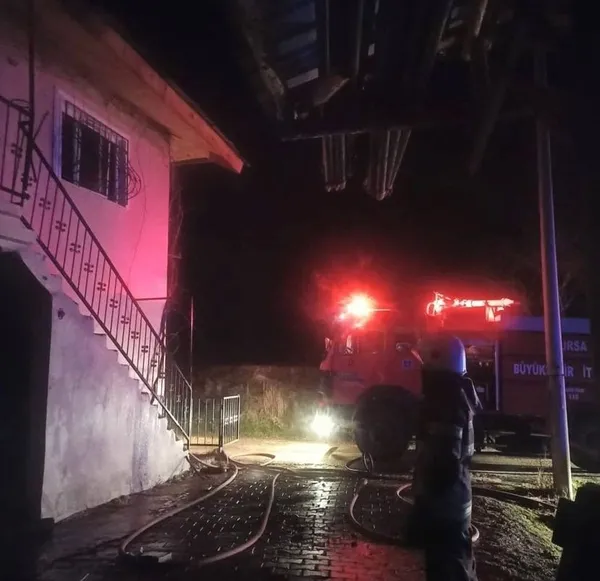 bursada-facia-bir-aile-yangina-uyurken-yakalandi-1641276441177.jpg Bursa'da facia! Bir aile yangına uyurken yakalandı - 1