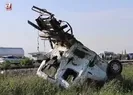 Trenin çarptığı kamyonet paramparça oldu