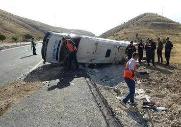 Malatya'da feci kaza! Yolcu minibüsü devrildi: 17 yaralı