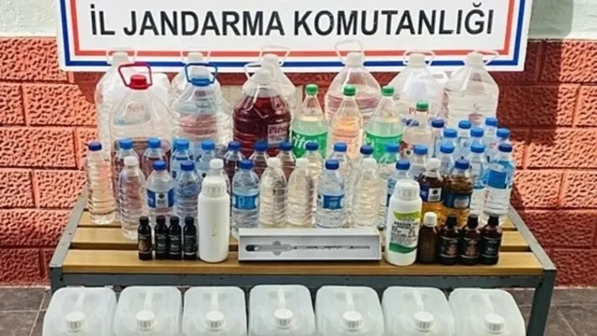 İzmir'de kaçak alkol ürettikleri iddiasıyla 4 kişi yakalandı