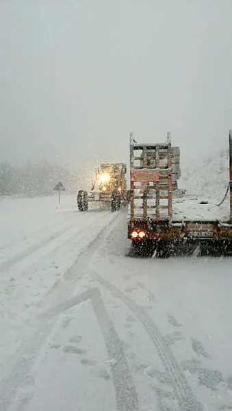SON DAKİKA HABERİ | Balıkesir- Savaştepe karayolu kar yağışı nedeniyle ulaşıma kapandı - 7