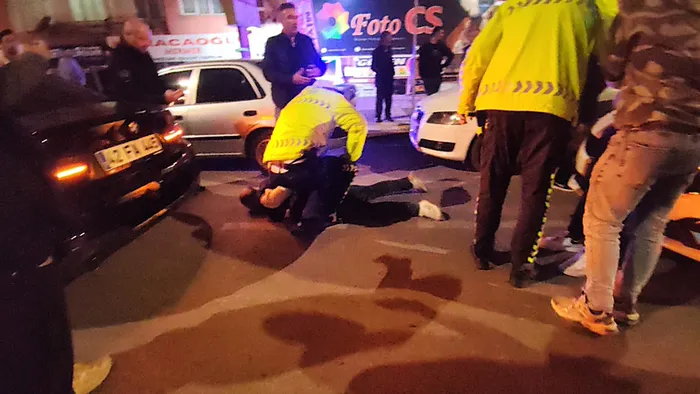 aksarayda-polise-tekmeli-saldiri-3-supheli-gozaltina-alindi-1761806804215.jpeg Alkollü sürücü ve yakınları trafik polisine saldırdı (DHA)