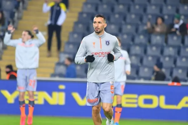 Son dakika: Mehmet Topal Medipol Başakşehir’de kaldı