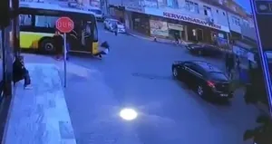 Ataşehir’de İETT küçük bir çocuğa çarptı!