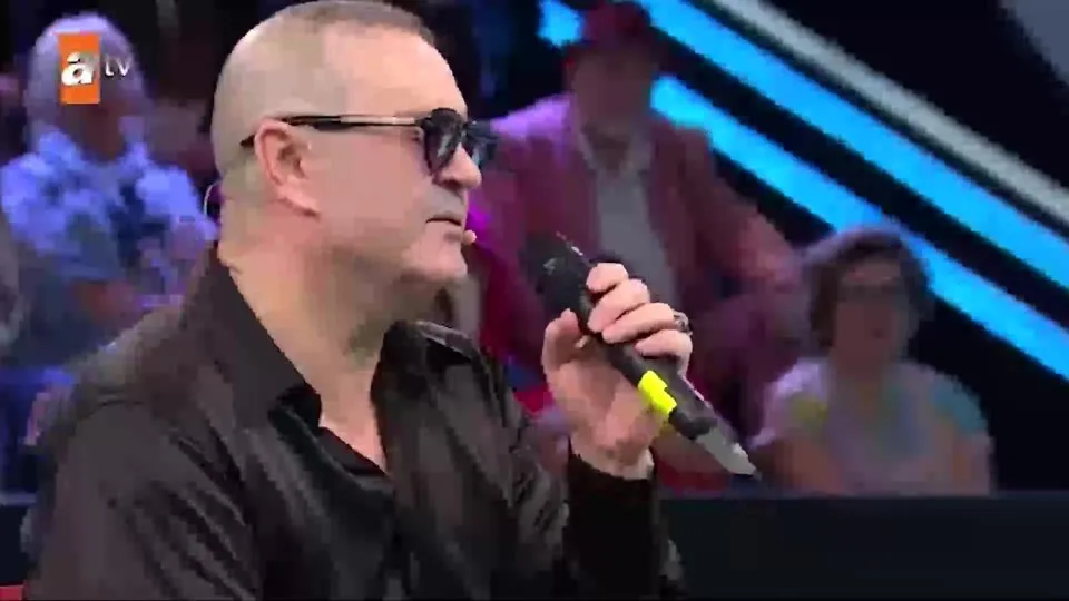 Şafak Sezer’den ’Güven Bana’da türkü performansı