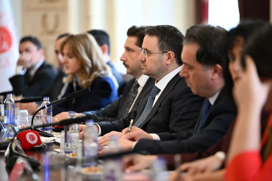 bakan-gurlek-hollandali-mevkidasi-ile-gorustu-sehit-savci-kirazin-katilinin-iadesi-talebi-1775076350936.jpg Fotoğraf-AA