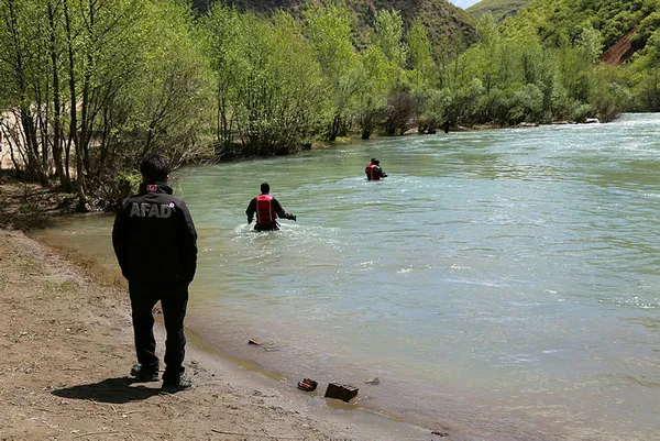 Tunceli'de Munzur Çayı'nda kaybolan Uzman Çavuş Güneş'i arama çalışmaları sürüyor - 1