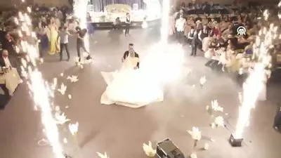 Düğün salonundaki yangının çıkış anı