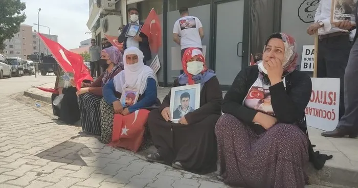 Van’daki evlat nöbetindeki ailelerden Kılıçdaroğlu'na sert tepki: Kente geldi feryadımızı duymadı - 1