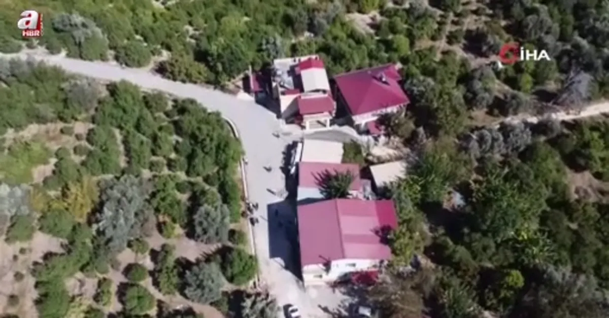 Kamyonet 2 evin arasındaki depoya girdi