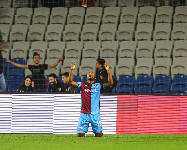 Medipol Başakşehir Trabzonspor karşılaşmasında tribünleri karıştıran olay!