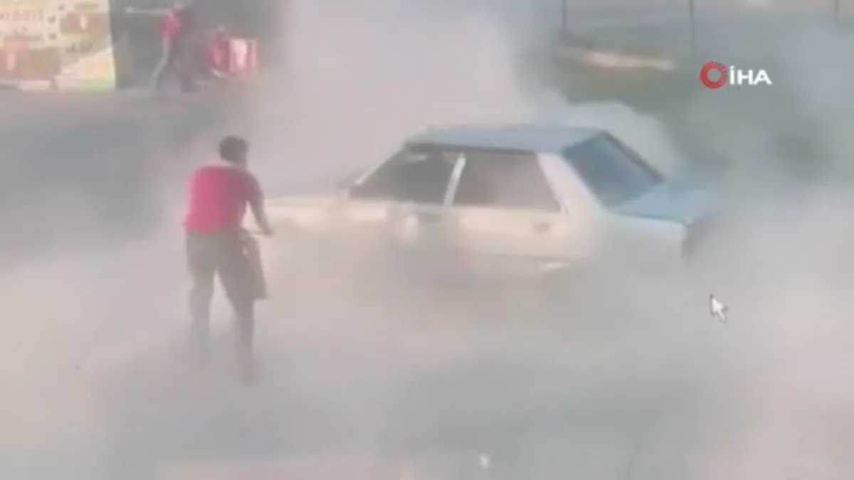 Otomobilde patlama anı kamerada