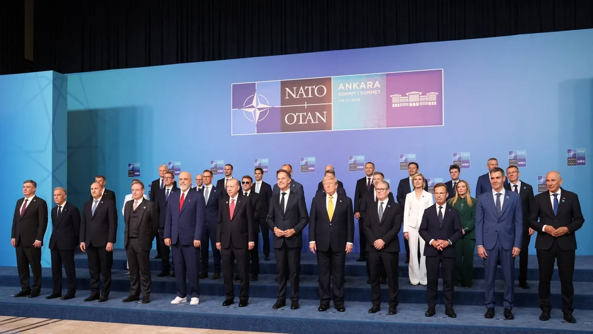 NATO Zirvesi'ne o anlar damga vurdu! Dünya liderleri hem güldürdü hem şaşırttı