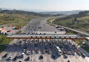 Otoyollarda tatil rekoru! Ulaştırma ve Altyapı Bakanlığı son sayıyı duyurdu: 21 milyonu aştı