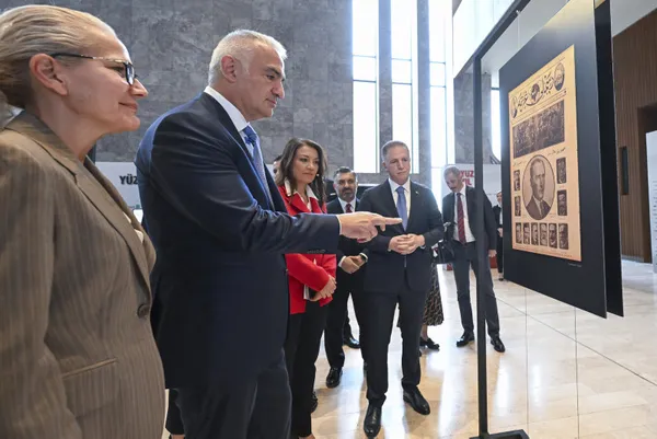turkuvaz-medya-grubunun-yuzyillik-hayaller-sergisi-basladi-1698421617868.jpg Turkuvaz Medya Grubu'nun "Yüzyıllık Hayaller" sergisi misafirlere açıldı! - 6