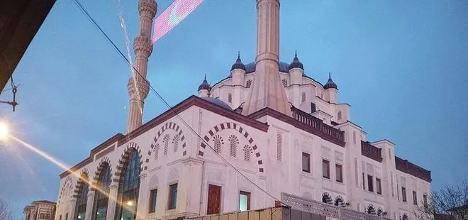 Tokat’taki deprem nedeniyle Sivas’taki bir caminin dışında hasar oluştu
