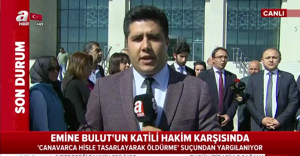 Emine Bulut'un yakınları sanığa saldırdı