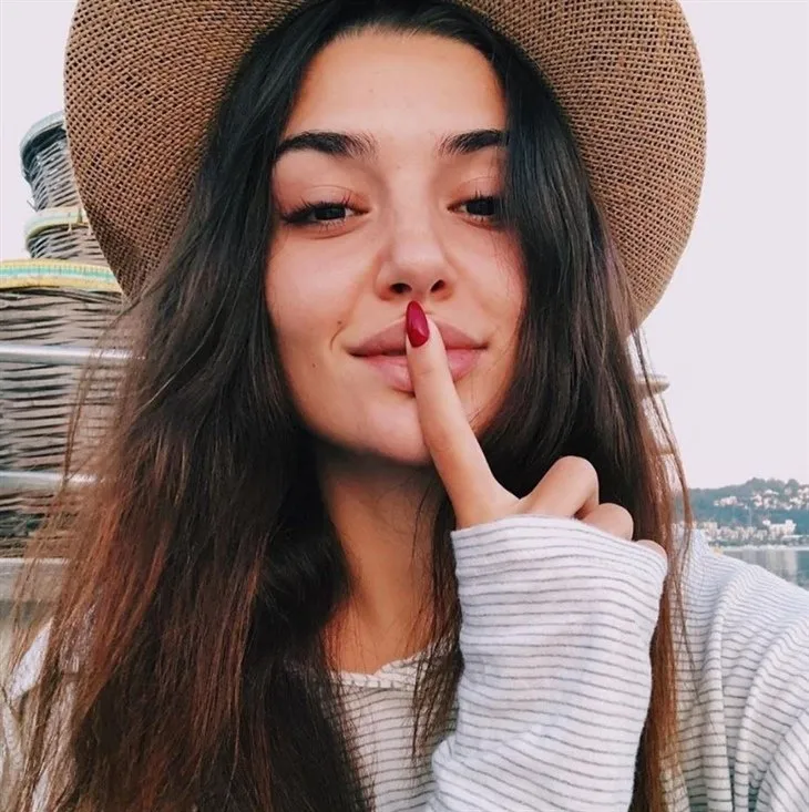 Hande Erçel Seren Serengil Makyajsız Hali Hande Ercel In Makyajsiz