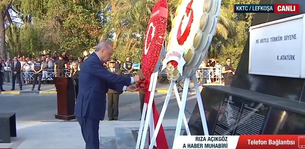 LEFKOŞA ATATÜRK ANITI’NDAKİ TÖRENE KATILDI