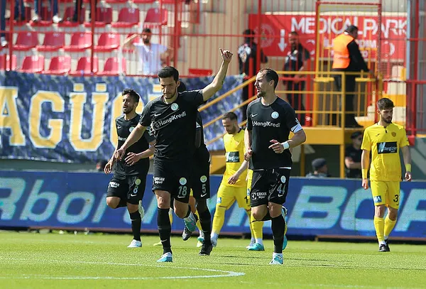 super-ligden-dusen-ilk-takim-belli-oldu-ankaragucu-maci-sonrasi-umraniyespor-lige-veda-etti-1684682177141.jpg Süper Lig'den düşen ilk takım belli oldu! Ankaragücü maçı sonrası Ümraniyespor lige veda etti - 2