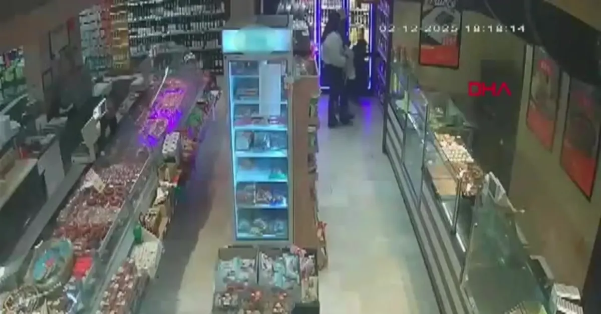 Marketten içki çaldılar! O anlar kamerada