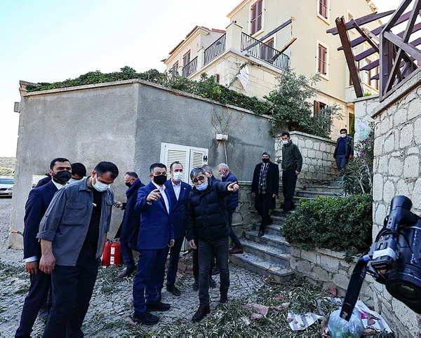 Bakan Bekir Pakdemirli, hortum, fırtına ve doludan zarar gören Çeşme ve Urla'daki bilançoyu açıkladı - 1