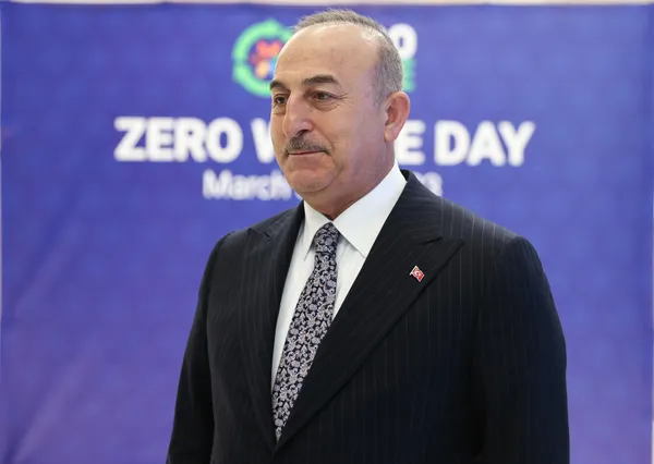 1680491920460.jpg Dışişleri Bakanı Mevlüt Çavuşoğlu New York'ta gazetecilere konuştu: PKK'ya helikopteri kim verdi? - 2