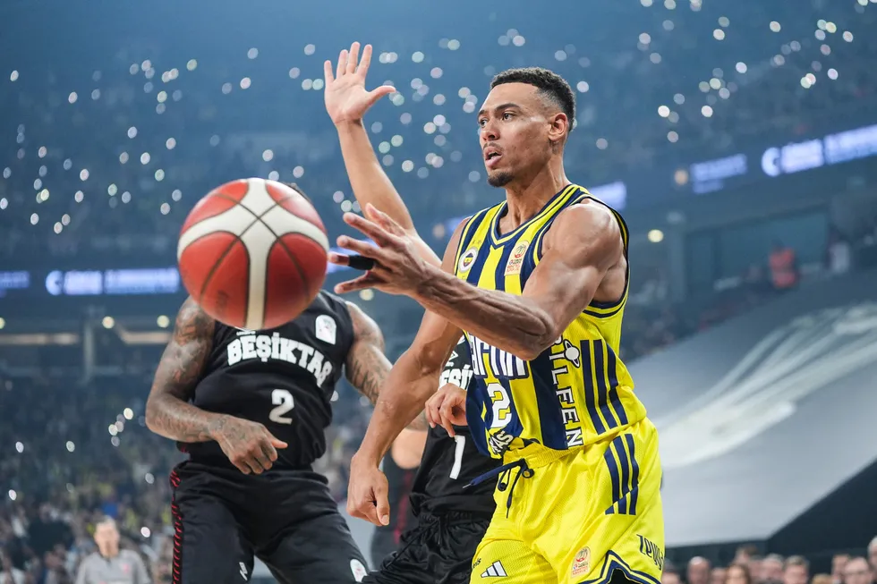 fenerbahce-finalde-besiktasi-maglup-ederek-cumhurbaskanligi-kupasini-muzesine-goturdu-1790103579108.jpg Fenerbahçe finalde Beşiktaş'ı mağlup ederek Cumhurbaşkanlığı Kupası'nı müzesine götürdü - 1