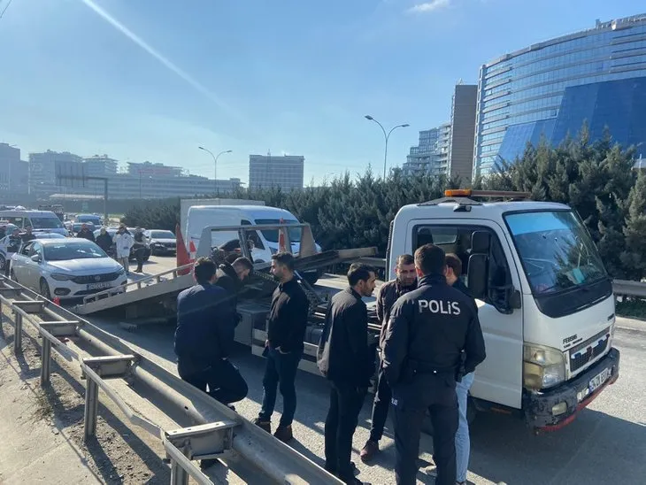 İstanbul’un göbeğin güpegündüz hırsızlık! Döviz bürosu aracından 6 milyon lira çaldılar
