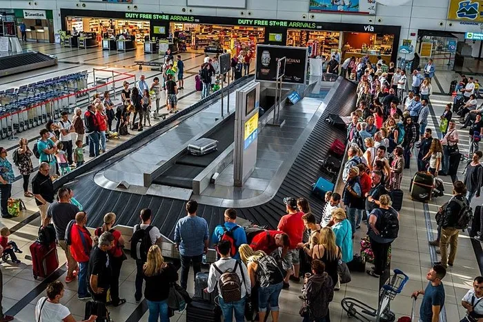 Ulaştırma ve Altyapı Bakanı Abdulkadir Uraloğlu açıkladı! İstanbul Havalimanı’nda tüm zamanların rekoru: Bir günde 245 bin 995 yolcu