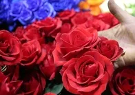 "Sevgililer Günü hediyelerle sınırlı kalmamalı"