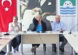 CHP’li Foça Belediye Başkanı Saniye Bora Fıçı'dan eleştiriye sansür!