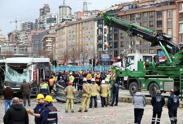 Son dakika | İstanbul'da tramvay kazası: İstanbul Valisi Ali Yerlikaya son durumu açıkladı: 33 kişi yaralandı! İETT şoförü o anları anlattı - 8