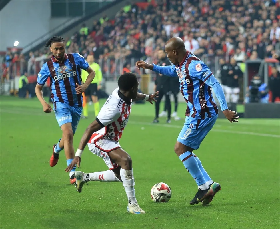 gol-sesi-cikmadi-penaltilar-konustu-karadeniz-derbisinde-gulen-taraf-trabzonspor-1776970416038.jpg Gol sesi çıkmadı penaltılar konuştu! Karadeniz derbisinde gülen taraf Trabzonspor - 2