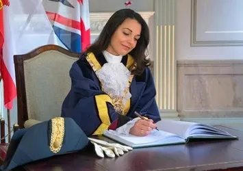 2009 Kâinat Güzeli İngiliz Kaiane Lopez vali oldu!