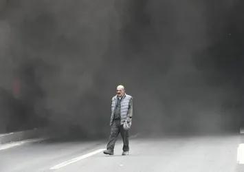 İzmir Bayraklı’da korku dolu anlar! Bir anda dumanların arasından...