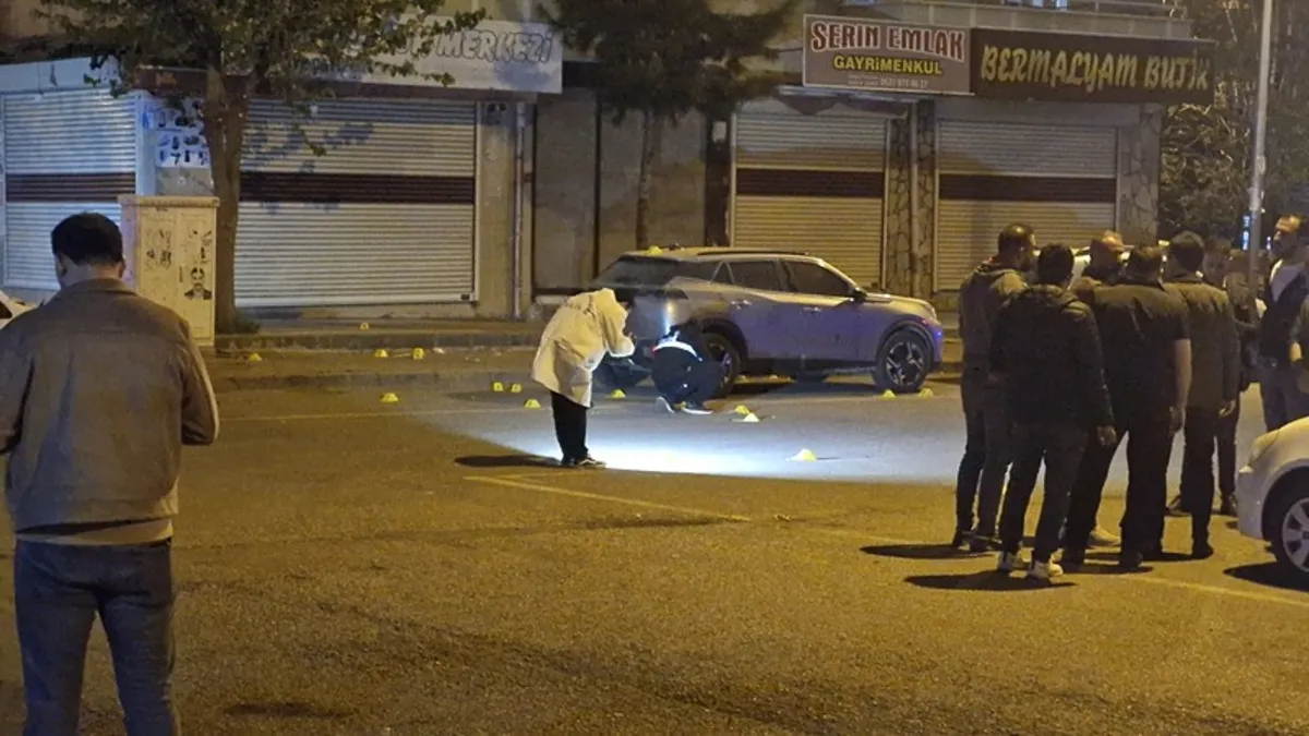 Diyarbakır'da kurşun yağmuru! Kız kaçırma kavgasında kan aktı: Biri polis 10 kişi yaralı