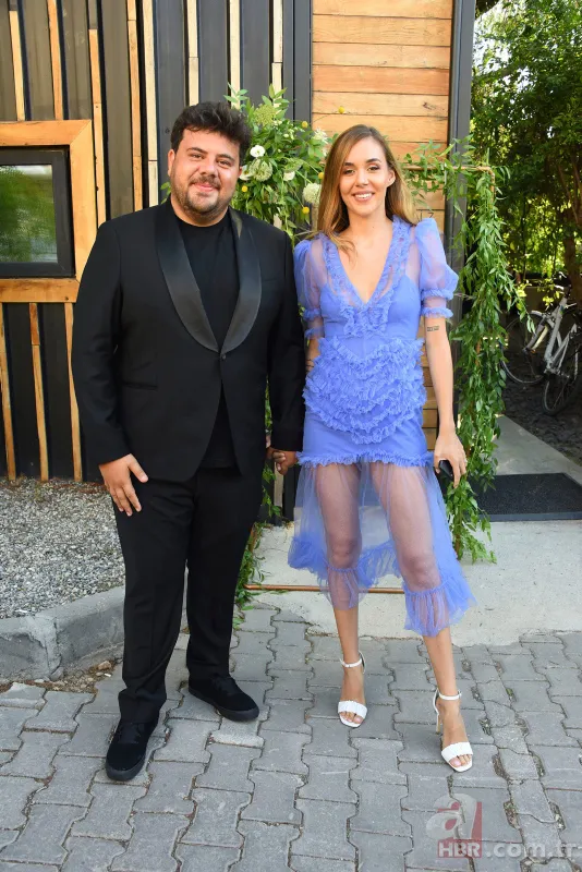 Tescilli güzel Berfu Yenenler komedyen kocası Eser Yenenler’e gelen mesajı sosyal medyasından paylaştı! “Arkadaşım o etap bitti, ben kazandım” 3