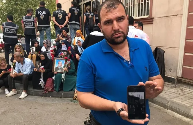 Diyarbakır’daki evlat nöbetine bir aile daha katıldı