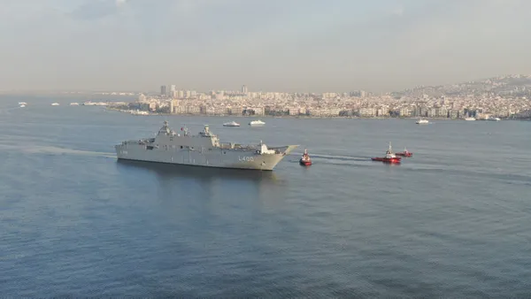 TCG Anadolu İzmir’e demir attı!