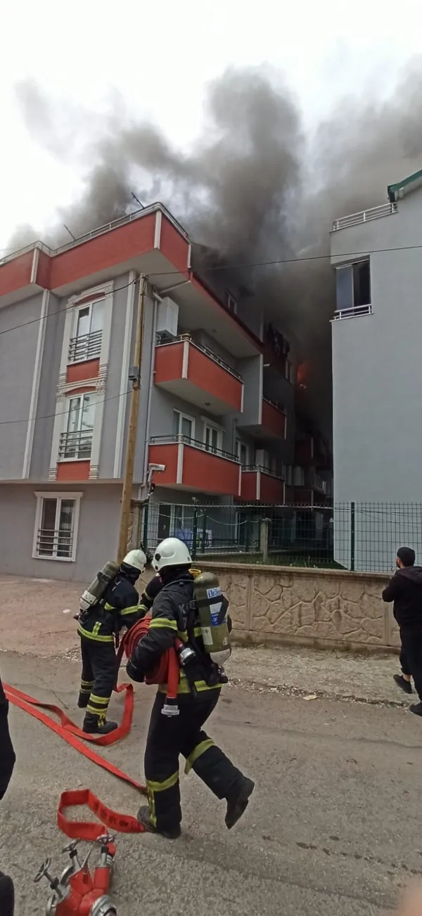 kocaelinde-3-yasindaki-cocugun-cakmakla-oyunu-kotu-bitti-1650623455283.jpg Kocaeli’nde 3 yaşındaki çocuğun çakmakla oyunu kötü bitti - 2