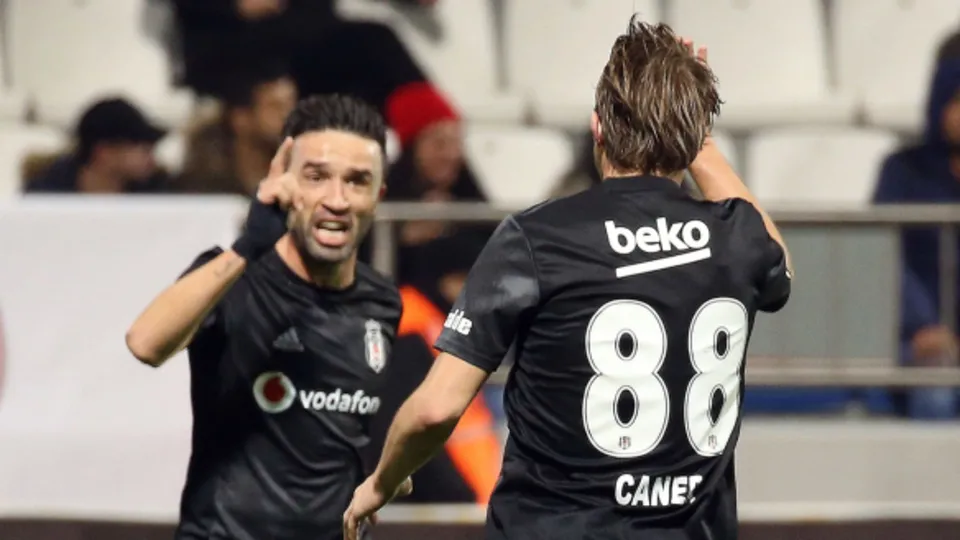 Gökhan Gönül ve Caner Erkin'den feda