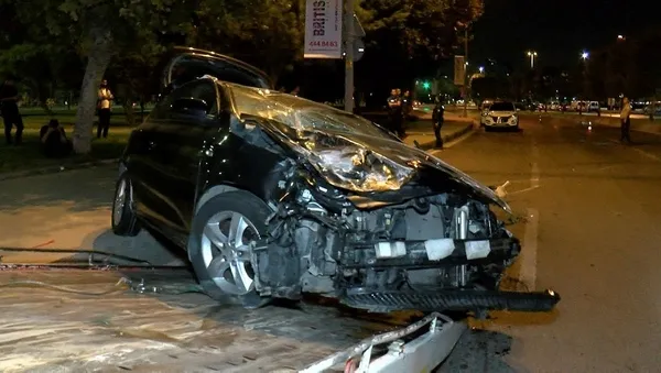 1694922611613.jpeg Emanet araçla takla attı! Otomobil hurdaya döndü: 3 yaralı - 2