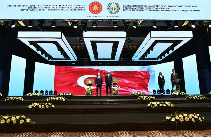 mirziyoyeve-devlet-nisani-toreni-baskan-erdogan-ile-ozbekistan-cumhurbaskanindan-onemli-aciklamalar-1717703236165.jpg Mirziyoyev'e Devlet Nişanı! Başkan Erdoğan ile Özbekistan Cumhurbaşkanı'ndan önemli açıklamalar - 2
