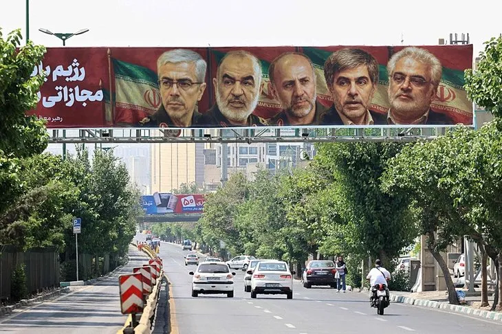 Tahran sokaklarında intikam afişleri! Orta Doğu’da İran-İsrail gerilimi