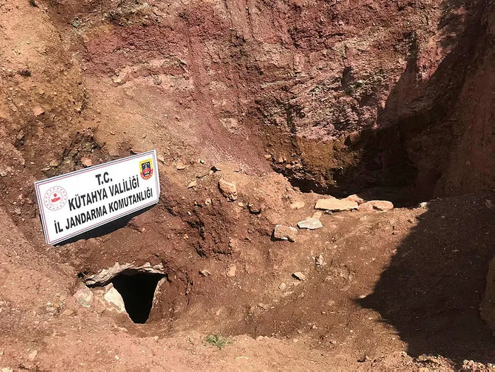 Kütahya'da Roma dönemine ait 27 sikke ele geçirildi - 1