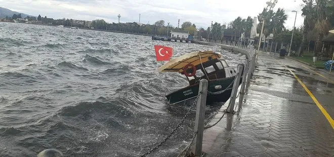 Kocaeli’de tekneler battı! Marmara Denizi’nde fırtına! Kurtarmak için kıyıya koştular...