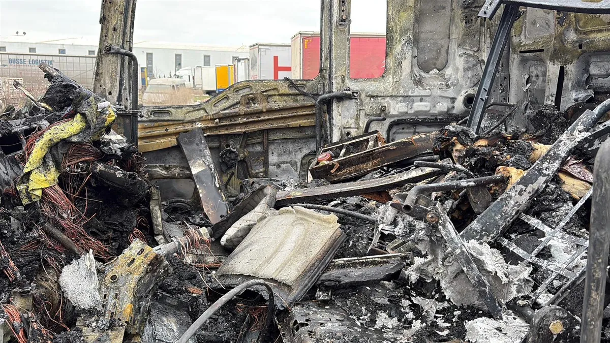 Park halindeki TIR yandı, şoför dumandan etkilendi