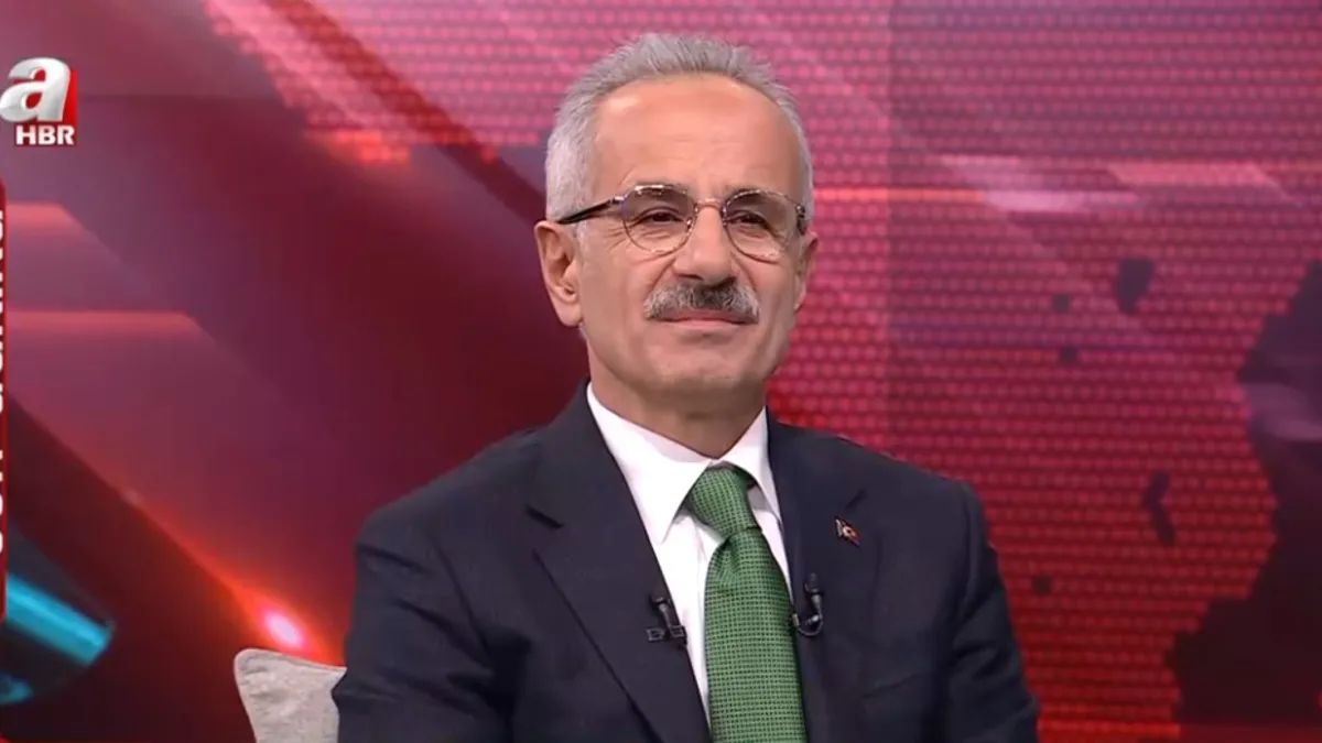 Sosyal medyada yaş yasağı geliyor mu? Bakan Uraloğlu A Haber'de açıkladı: 16 yaş altına kısıtlamaları tartışıyoruz